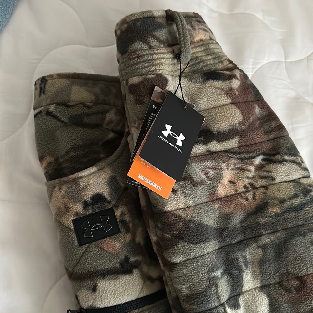 Women’s Under Armour camouflage pants, size 12, NWT!